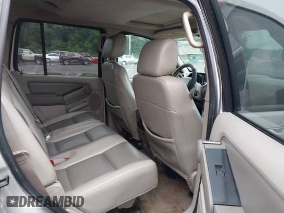 2007 Ford Explorer XLT with VIN 1FMEU73817UA64809, listed as a IAAI auction lot 42493762 with 273,258 mi miles and . Bid and sale history available at DreamBid. Image 8.