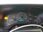 2002 GMC Sierra 1500 z VIN 1GTEC14W22Z240649, wystawiony jako Copart lot #42958365 z przebiegiem 105 857 mil mil oraz Szkoda całkowita • Salvage title. Historia ofert i sprzedaży dostępna na DreamBid. Obrazek 9.