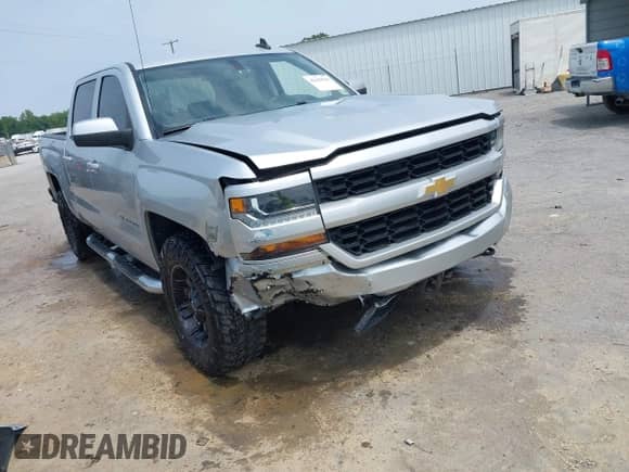 2018 Chevrolet Silverado 1500 LT z VIN 3GCUKREC5JG277050, wystawiony jako IAAI lot #42429935 z przebiegiem 151 652 mil mil oraz . Historia ofert i sprzedaży dostępna na DreamBid. Obrazek 1.