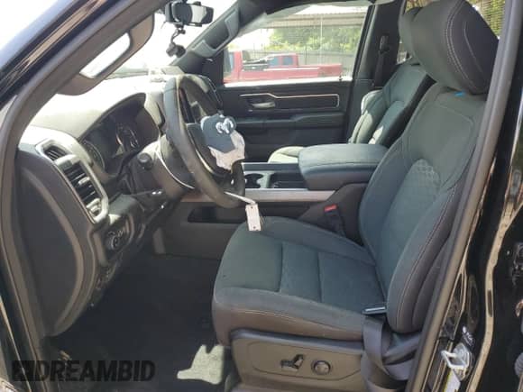 2025 Ram 1500 Big Horn z VIN 1C6RREFG7SN568449, wystawiony jako Copart lot #61399655 z przebiegiem 5 632 mil mil oraz Szkoda całkowita • Salvage title. Historia ofert i sprzedaży dostępna na DreamBid. Obrazek 7.