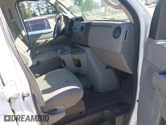 2010 Ford Econoline Cargo Commercial z VIN 1FTNE2EW5ADA25423, wystawiony jako IAAI lot #42963614 z przebiegiem 256 736 mil mil oraz . Historia ofert i sprzedaży dostępna na DreamBid. Obrazek 5.