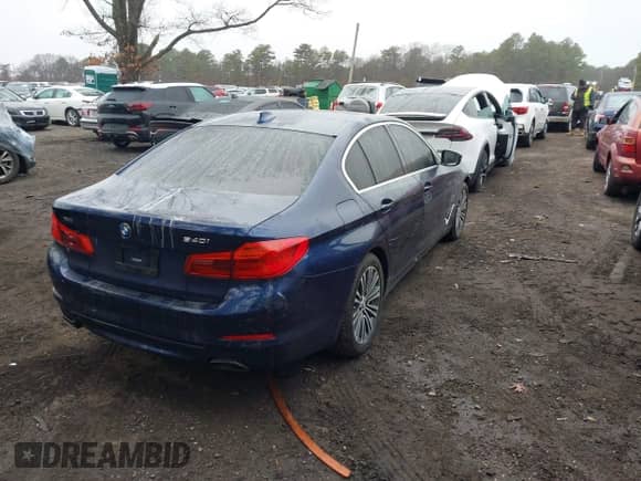 2019 BMW 5 Series 540i xDrive z VIN WBAJE7C51KWW10587, wystawiony jako IAAI lot #41838935 z przebiegiem 85 655 mil mil oraz . Historia ofert i sprzedaży dostępna na DreamBid. Obrazek 4.