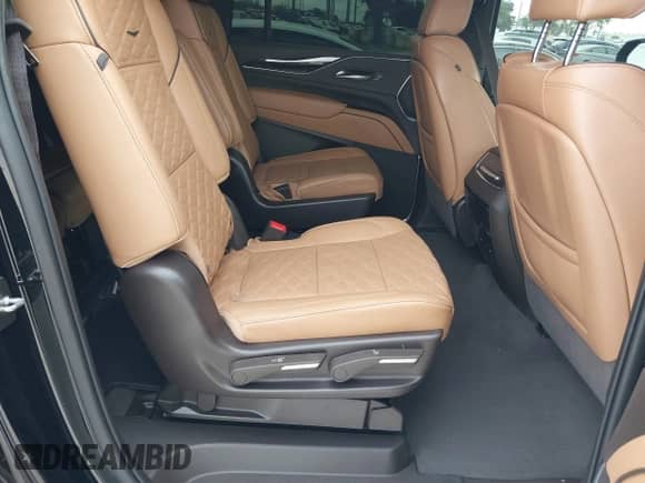 2022 Cadillac Escalade ESV с VIN 1GYS3KKT8NR288866, выставлен на аукционе IAAI как лот 41038612 с пробегом 39 710 миль миль и . История ставок и продаж доступна на DreamBid. Изображение 8.