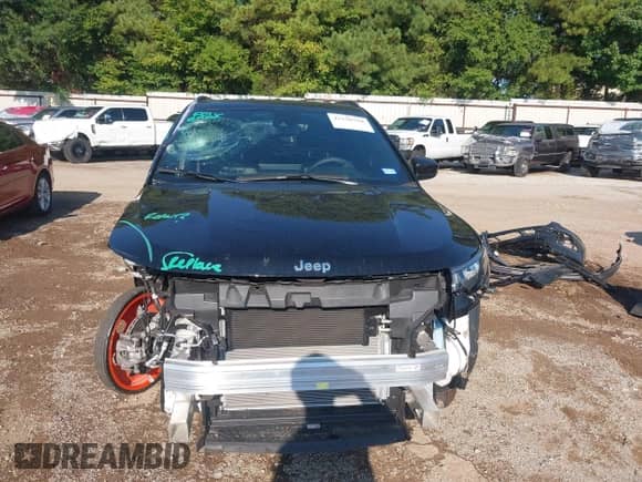 2024 Jeep Compass Latitude with VIN 3C4NJDBN7RT146382, listed as a IAAI auction lot 43130328 with 5,596 mi miles and . Bid and sale history available at DreamBid. Image 13.