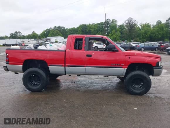 1999 Dodge 1500 z VIN 3B7HF13Z8XG101729, wystawiony jako IAAI lot #42240849 z przebiegiem Nie podano mil oraz . Historia ofert i sprzedaży dostępna na DreamBid. Obrazek 12.