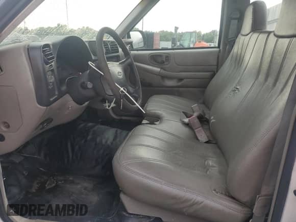 1998 Chevrolet S-10 z VIN 1GCCS14X5WK171392, wystawiony jako Copart lot #60929395 z przebiegiem 111 554 mil mil oraz Czysty tytuł • Clean title. Historia ofert i sprzedaży dostępna na DreamBid. Obrazek 7.