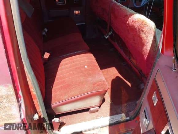 1986 Chevrolet Suburban with VIN 1G8EC16L3GF180466, listed as a IAAI auction lot 42790845 with 20,118 mi miles and . Bid and sale history available at DreamBid. Image 8.
