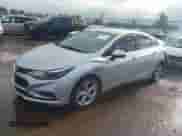 2017 Chevrolet Cruze Premier z VIN 1G1BF5SM0H7263153, wystawiony jako IAAI lot #42981559 z przebiegiem 165 451 mil mil oraz . Historia ofert i sprzedaży dostępna na DreamBid. Obrazek 2.