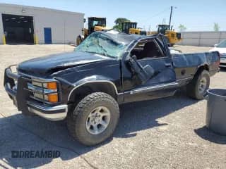 1997 Chevrolet Silverado 1500 z VIN 1GCEK14MXVZ170405, wystawiony jako Copart lot #65969215 z przebiegiem 176 734 mil mil oraz Szkoda całkowita • Salvage title. Historia ofert i sprzedaży dostępna na DreamBid. Obrazek 1.