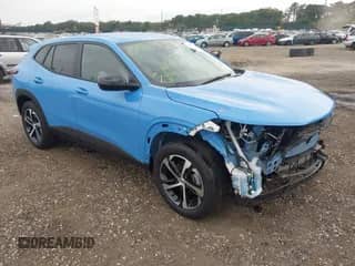 2024 Chevrolet Trax 1RS с VIN KL77LGE22RC223089, выставлен на аукционе IAAI как лот 43297357 с пробегом 8 982 миль миль и . История ставок и продаж доступна на DreamBid. Изображение 1.