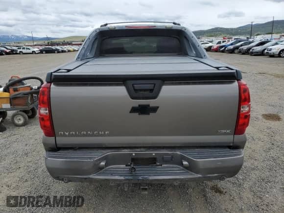 2007 Chevrolet Avalanche 2LT z VIN 3GNFK12397G206187, wystawiony jako Copart lot #57542474 z przebiegiem 197 428 mil mil oraz Czysty tytuł • Clean title. Historia ofert i sprzedaży dostępna na DreamBid. Obrazek 6.