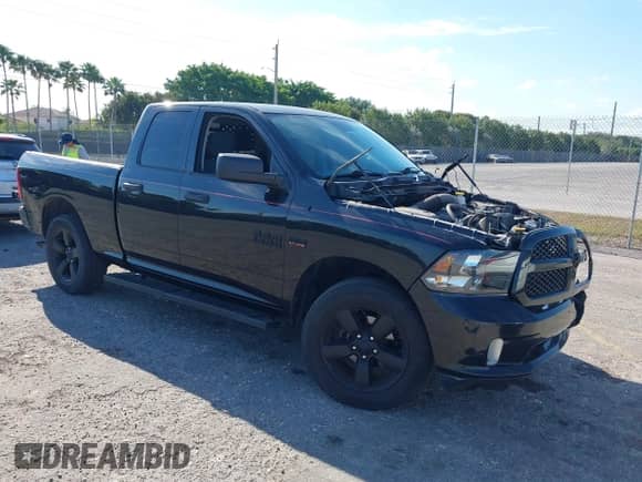 2018 Ram 1500 Express z VIN 1C6RR7FTXJS286833, wystawiony jako IAAI lot #41902890 z przebiegiem 29 560 mil mil oraz . Historia ofert i sprzedaży dostępna na DreamBid. Obrazek 1.