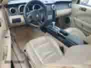 2005 Ford Mustang Deluxe z VIN 1ZVFT80N055202145, wystawiony jako Copart lot #90405085 z przebiegiem 184 465 mil mil oraz Czysty tytuł • Clean title. Historia ofert i sprzedaży dostępna na DreamBid. Obrazek 8.