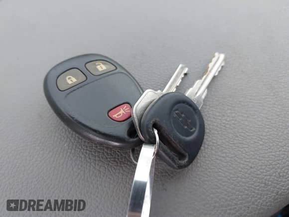 2013 Chevrolet Silverado 1500 LS z VIN 3GCPCREAXDG285125, wystawiony jako IAAI lot #42167476 z przebiegiem 201 813 mil mil oraz . Historia ofert i sprzedaży dostępna na DreamBid. Obrazek 11.