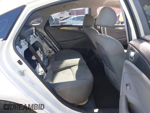 2013 Hyundai Sonata z VIN KMHEC4A4XDA089657, wystawiony jako IAAI lot #43145043 z przebiegiem 131 604 mil mil oraz . Historia ofert i sprzedaży dostępna na DreamBid. Obrazek 8.