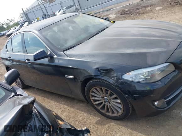 2012 BMW 5 Series 535i xDrive с VIN WBAFU7C53CDU58611, выставлен на аукционе IAAI как лот 42750863 с пробегом 102 561 миль миль и . История ставок и продаж доступна на DreamBid. Изображение 13.