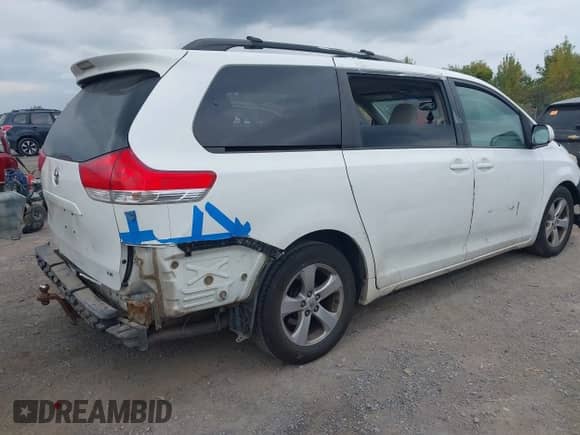 2012 Toyota Sienna LE AAS with VIN 5TDKK3DC0CS261672, listed as a IAAI auction lot 43256260 with 477,784 mi miles and . Bid and sale history available at DreamBid. Image 4.