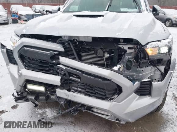 2024 Toyota Tacoma SR5 with VIN 3TMLB5JN6RM018639, listed as a IAAI auction lot 41251861 with 10,088 mi miles and . Bid and sale history available at DreamBid. Image 6.
