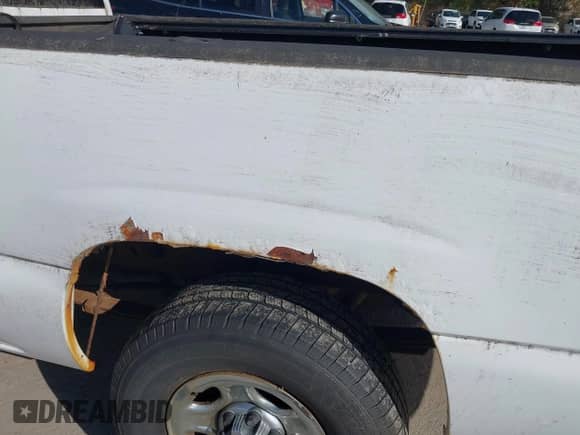 2004 GMC Sierra 1500 SLE z VIN 1GTEK14T54Z226787, wystawiony jako IAAI lot #43535158 z przebiegiem 125 824 mil mil oraz . Historia ofert i sprzedaży dostępna na DreamBid. Obrazek 6.