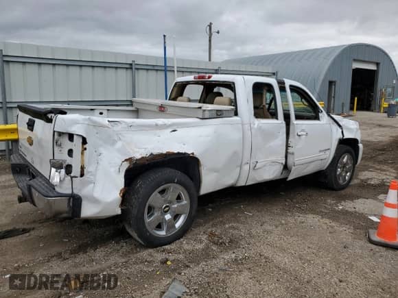 2010 Chevrolet Silverado 1500 LTZ with VIN 1GCSCTE08AZ208747, listed as a Copart auction lot 58322035 with 436,956 mi miles and Salvage title. Bid and sale history available at DreamBid. Image 3.