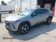 2025 Chevrolet Trax 1RS with VIN KL77LGEP4SC287734, listed as a IAAI auction lot 42732619 with 1,600 mi miles and . Bid and sale history available at DreamBid. Image 2.