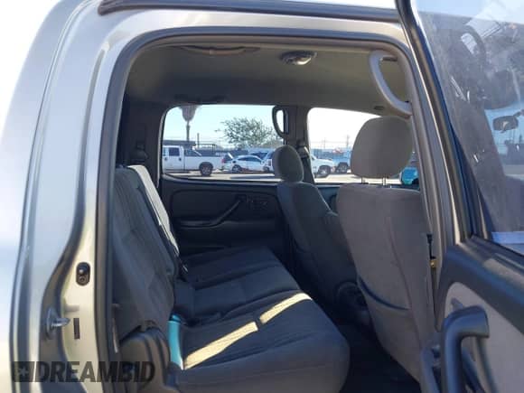 2005 Toyota Tundra SR5 с VIN 5TBET34185S483509, выставлен на аукционе IAAI как лот 43455386 с пробегом 269 204 миль миль и . История ставок и продаж доступна на DreamBid. Изображение 8.