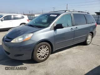 2009 Toyota Sienna CE z VIN 5TDZK23C29S252507, wystawiony jako Copart lot #90333045 z przebiegiem 194 198 mil mil oraz Czysty tytuł • Clean title. Historia ofert i sprzedaży dostępna na DreamBid. Obrazek 1.