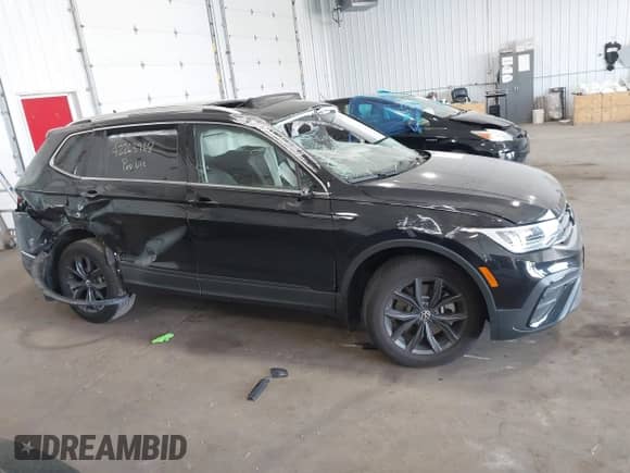 2024 Volkswagen Tiguan SE с VIN 3VVMB7AX3RM175693, выставлен на аукционе IAAI как лот 42263968 с пробегом 4 184 миль миль и . История ставок и продаж доступна на DreamBid. Изображение 13.