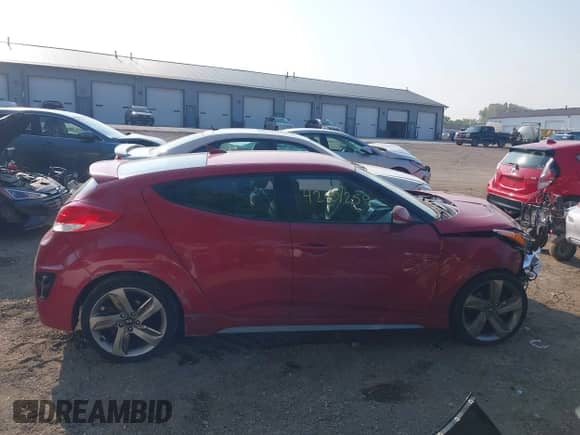 2013 Hyundai Veloster Turbo с VIN KMHTC6AEXDU138141, выставлен на аукционе IAAI как лот 42401259 с пробегом 150 974 миль миль и . История ставок и продаж доступна на DreamBid. Изображение 14.