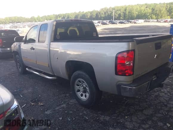 2007 Chevrolet Silverado 1500 1LT with VIN 1GCEC19C37Z522627, listed as a IAAI auction lot 42432156 with 302,916 mi miles and . Bid and sale history available at DreamBid. Image 3.