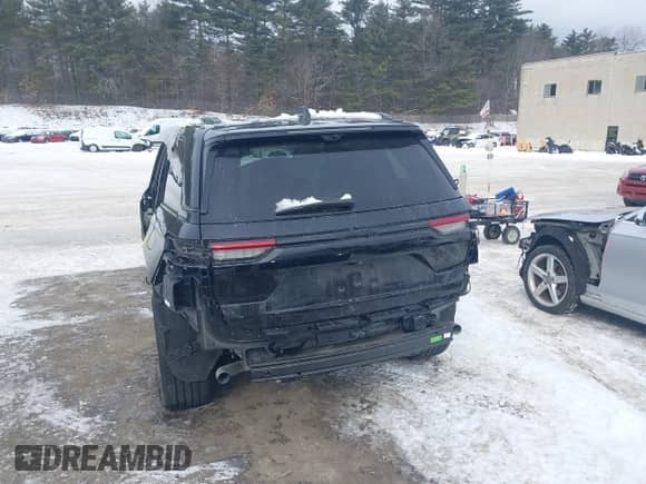 2024 Jeep Grand Cherokee z VIN 1C4RJYB65R8955072, wystawiony jako IAAI lot #41533183 z przebiegiem 6 218 mil mil oraz . Historia ofert i sprzedaży dostępna na DreamBid. Obrazek 18.