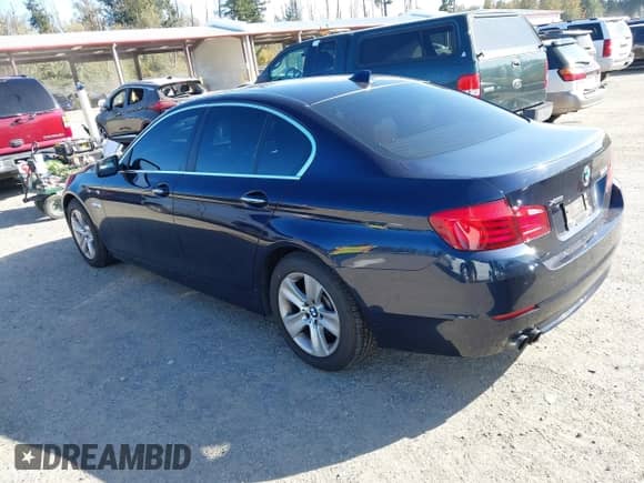 2013 BMW 5 Series 528i xDrive с VIN WBAXH5C59DDW16321, выставлен на аукционе IAAI как лот 43410475 с пробегом 165 959 миль миль и . История ставок и продаж доступна на DreamBid. Изображение 3.