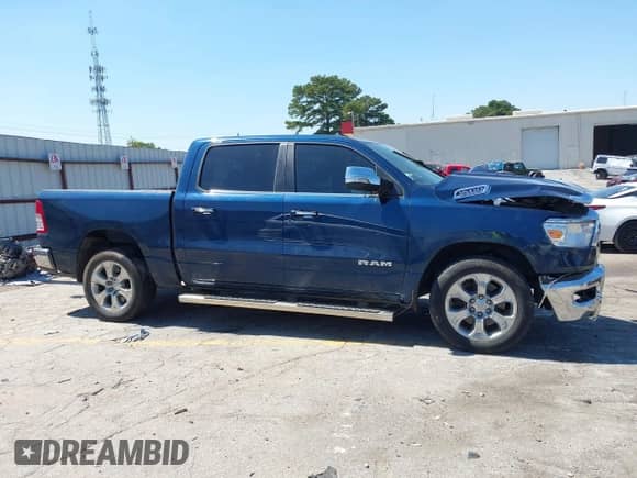 2020 Ram 1500 Lone Star z VIN 1C6RREFT8LN133969, wystawiony jako IAAI lot #43192733 z przebiegiem Nie podano mil oraz . Historia ofert i sprzedaży dostępna na DreamBid. Obrazek 13.