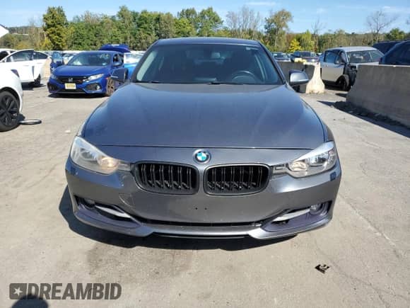 2013 BMW 3 Series 328i xDrive with VIN WBA3B3C56DJ811377, listed as a Copart auction lot 85263265 with 140,109 mi miles and Salvage title. Bid and sale history available at DreamBid. Image 5.