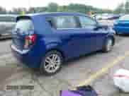 2012 Chevrolet Sonic LT z VIN 1G1JC6SH8C4209669, wystawiony jako IAAI lot #42671390 z przebiegiem 127 516 mil mil oraz . Historia ofert i sprzedaży dostępna na DreamBid. Obrazek 4.
