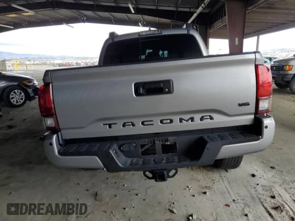 2018 Toyota Tacoma SR with VIN 3TMCZ5AN5JM149495, listed as a Copart auction lot 81878545 with 18,609 mi miles and Salvage title. Bid and sale history available at DreamBid. Image 6.