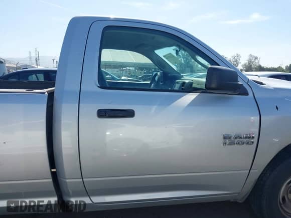 2017 Ram 1500 Tradesman с VIN 3C6JR6DG8HG703025, выставлен на аукционе IAAI как лот 42327716 с пробегом 136 342 миль миль и . История ставок и продаж доступна на DreamBid. Изображение 13.