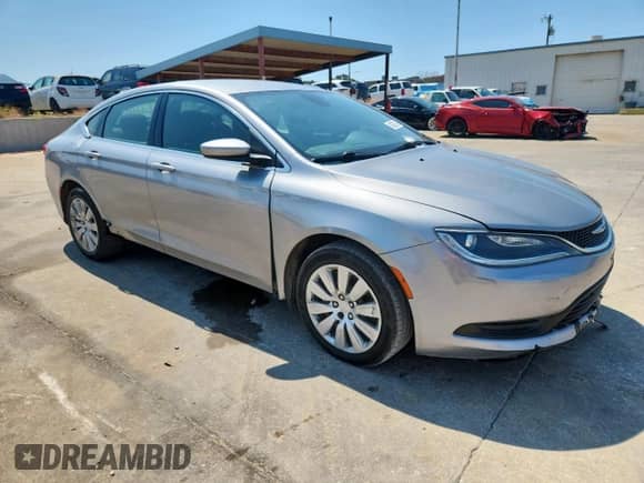 2015 Chrysler 200 LX z VIN 1C3CCCFB9FN665249, wystawiony jako Copart lot #80272115 z przebiegiem 138 173 mil mil oraz Szkoda całkowita • Salvage title. Historia ofert i sprzedaży dostępna na DreamBid. Obrazek 4.