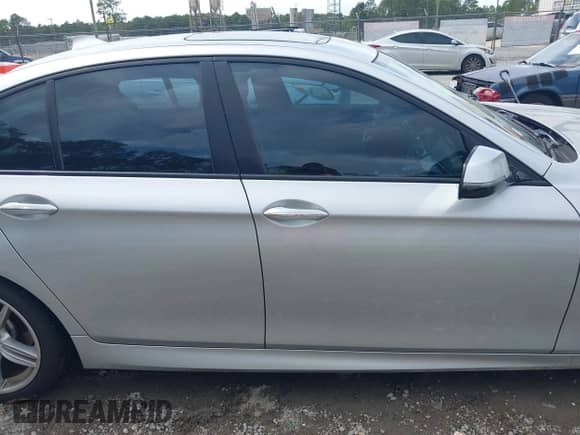 2014 BMW 5 Series 535d with VIN WBAXA5C52ED690864, listed as a IAAI auction lot 43275117 with 223,855 mi miles and . Bid and sale history available at DreamBid. Image 13.