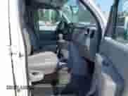 2012 Ford Econoline Cargo Commercial z VIN 1FTNS2EL2CDB27134, wystawiony jako IAAI lot #43182873 z przebiegiem 239 030 mil mil oraz . Historia ofert i sprzedaży dostępna na DreamBid. Obrazek 5.