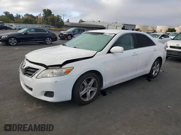 2010 Toyota Camry SE с VIN 4T1BF3EK9AU563203, выставлен на аукционе Copart как лот 82779955 с пробегом 124 898 миль миль и Списание • Salvage title. История ставок и продаж доступна на DreamBid. Изображение 1.