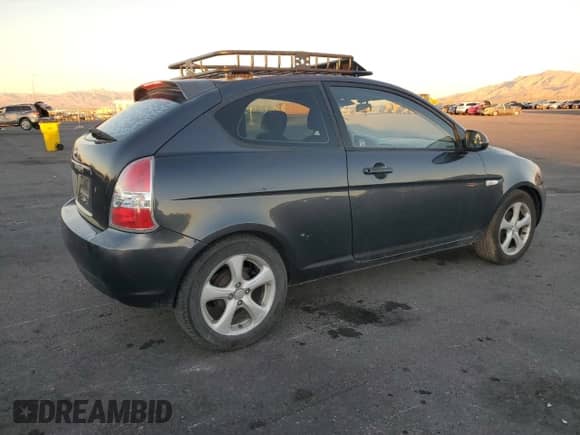 2008 Hyundai Accent SE z VIN KMHCN36C68U056462, wystawiony jako Copart lot #85930225 z przebiegiem 135 850 mil mil oraz Czysty tytuł • Clean title. Historia ofert i sprzedaży dostępna na DreamBid. Obrazek 3.