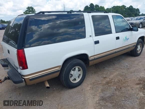 1999 Chevrolet Suburban z VIN 1GNEC16R2XJ362108, wystawiony jako IAAI lot #42973441 z przebiegiem 308 292 mil mil oraz . Historia ofert i sprzedaży dostępna na DreamBid. Obrazek 4.
