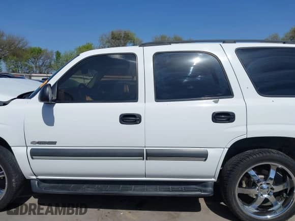 2003 Chevrolet Tahoe LT z VIN 1GNEC13Z83R150605, wystawiony jako IAAI lot #41844680 z przebiegiem Nie podano mil oraz . Historia ofert i sprzedaży dostępna na DreamBid. Obrazek 15.