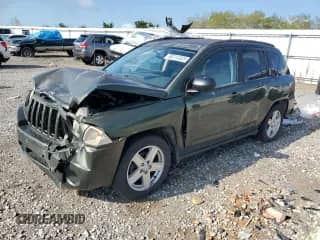 2007 Jeep Compass Sport with VIN 1J8FF47W27D206992, listed as a Copart auction lot 68714325 with 136,099 mi miles and Salvage title. Bid and sale history available at DreamBid. Image 1.