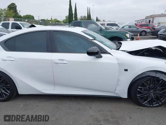 2025 Lexus IS 500 F Sport Performance z VIN JTHAP1D26S5007671, wystawiony jako IAAI lot #42544671 z przebiegiem 497 mil mil oraz . Historia ofert i sprzedaży dostępna na DreamBid. Obrazek 13.