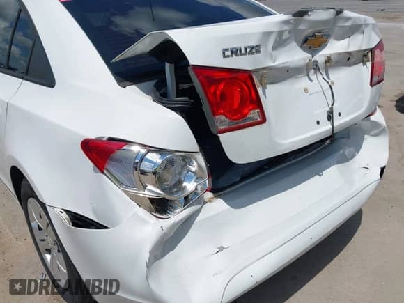 2014 Chevrolet Cruze LS z VIN 1G1PA5SH0E7200220, wystawiony jako IAAI lot #42929141 z przebiegiem 162 898 mil mil oraz . Historia ofert i sprzedaży dostępna na DreamBid. Obrazek 17.