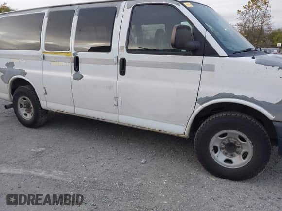 2008 Chevrolet Express Passenger with VIN 1GAGG25K781193262, listed as a IAAI auction lot 40607778 with 318,086 mi miles and . Bid and sale history available at DreamBid. Image 17.