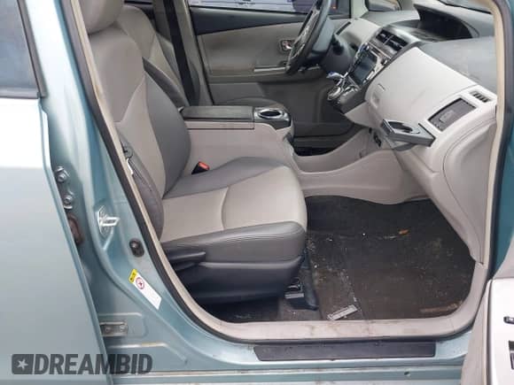 2015 Toyota Prius Two z VIN JTDZN3EU0FJ021004, wystawiony jako IAAI lot #42599419 z przebiegiem 242 333 mil mil oraz . Historia ofert i sprzedaży dostępna na DreamBid. Obrazek 5.