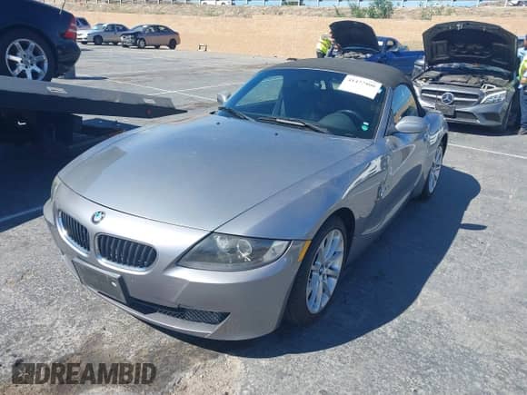 2006 BMW Z4 3.0i с VIN 4USBU33556LW68934, выставлен на аукционе IAAI как лот 41472800 с пробегом 108 983 миль миль и . История ставок и продаж доступна на DreamBid. Изображение 2.